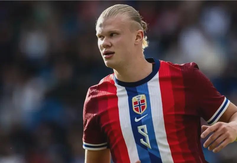 日媒：日本国门铃木彩艳预计13日在日本接受手指骨折手术（日媒称日本门将铃木彩艳预计13日于国内接受手指骨折手术）