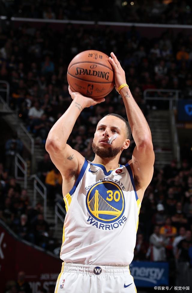 武汉三镇快速反击极具威胁（武汉三镇反击迅猛，威胁十足）