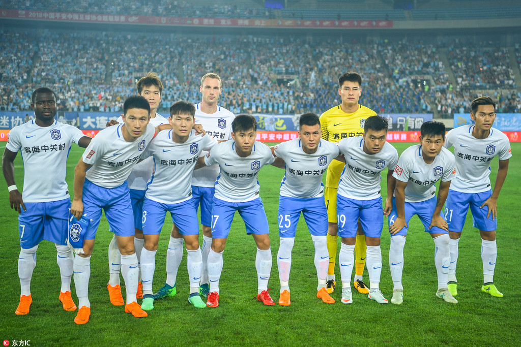 弗兰克：西蒙斯红牌上诉很难成功，范德芬的防守选择没有问题（弗兰克称西蒙斯红牌申诉胜算渺茫，范德芬的防守决策并无不当）