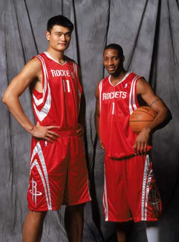 足球世界杯举办地更新交通方案，为球迷让路（足球世界杯主办地调整交通方案，优先保障球迷出行）