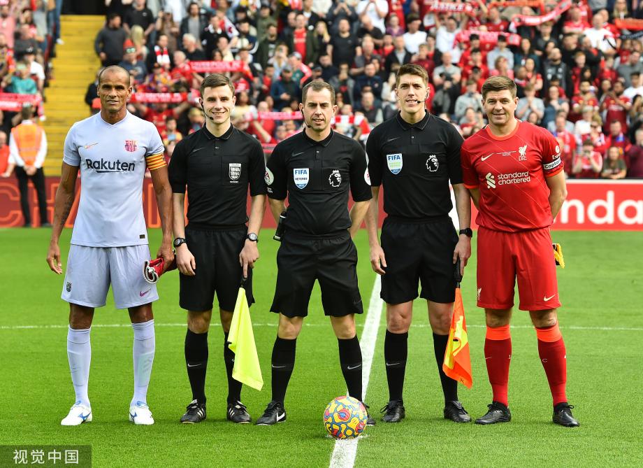 欧冠夺冠赔率：利物浦1赔5居首 3强并列紧追（欧冠冠军赔率更新：利物浦以1赔5领跑，三强并列紧随其后）