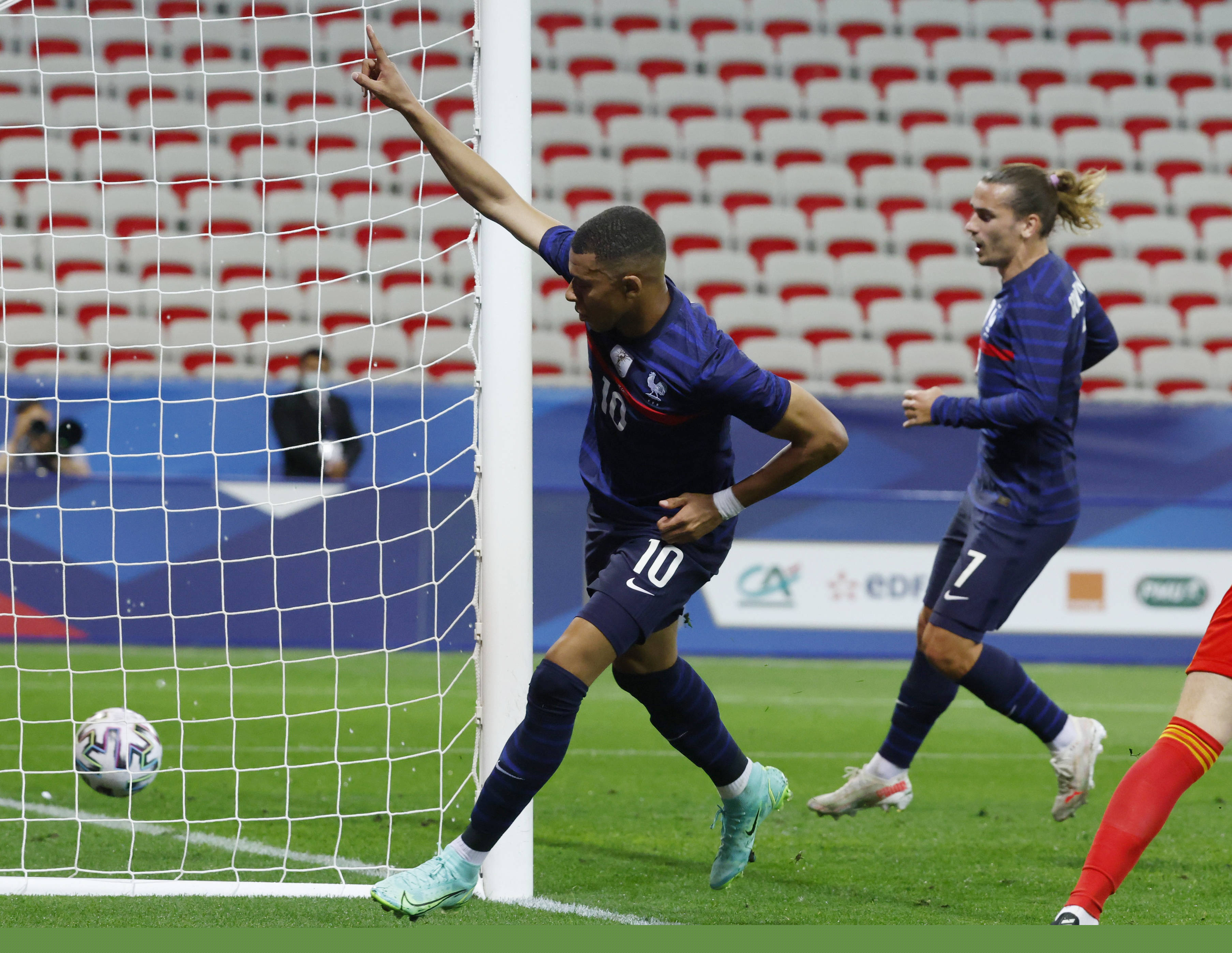 许尔策勒：维尔贝克可以踢阿森纳；枪手是目前英超最好的球队（许尔策勒：维尔贝克可战阿森纳，枪手当下英超最强）