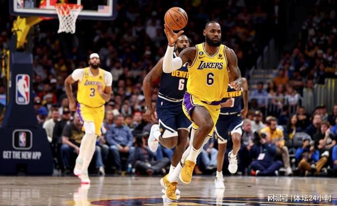 环足奖最佳中东球员候选：C罗领衔，本泽马、坎特在列（环球足球奖中东最佳球员候选出炉：C罗领衔，本泽马、坎特入选）