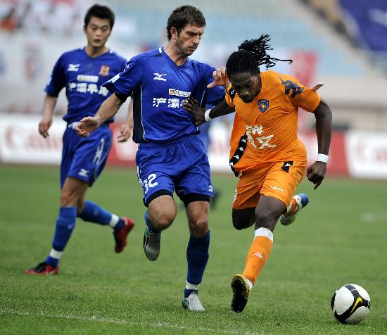 12月26日圣诞大战！勇士主场迎战独行侠 库里能否率队稳固西部第八？（12月26日圣诞之夜焦点战：勇士主场迎战独行侠，库里能否带队巩固西部第八？）