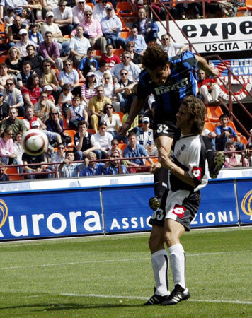 半场战报：维罗纳2-0亚特兰大，焦瓦内、拉菲克-贝尔加利破门（半场速递：维罗纳2比0领先亚特兰大，焦瓦内与拉菲克-贝尔加利建功）