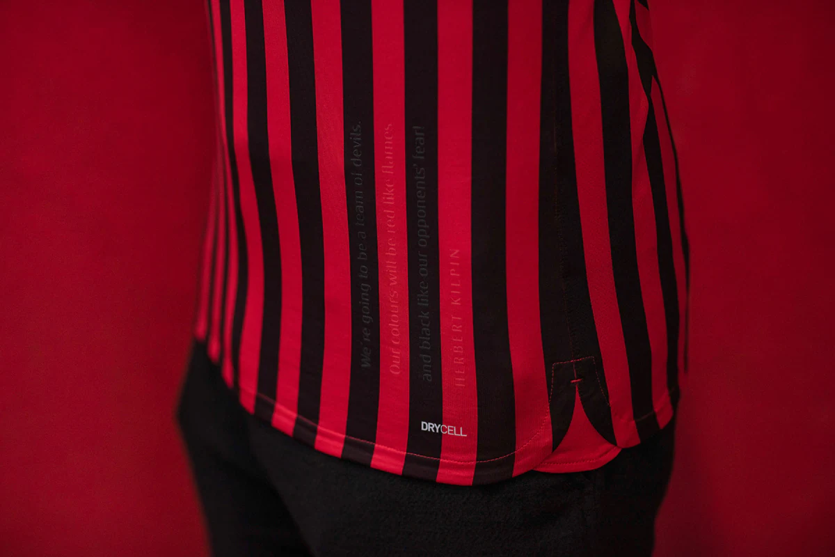 申军：二转前出现经济困难；球员从这走向豪门也是西海岸成功（申军：二转前财政吃紧；把球员送往豪门同样是西海岸的成功）