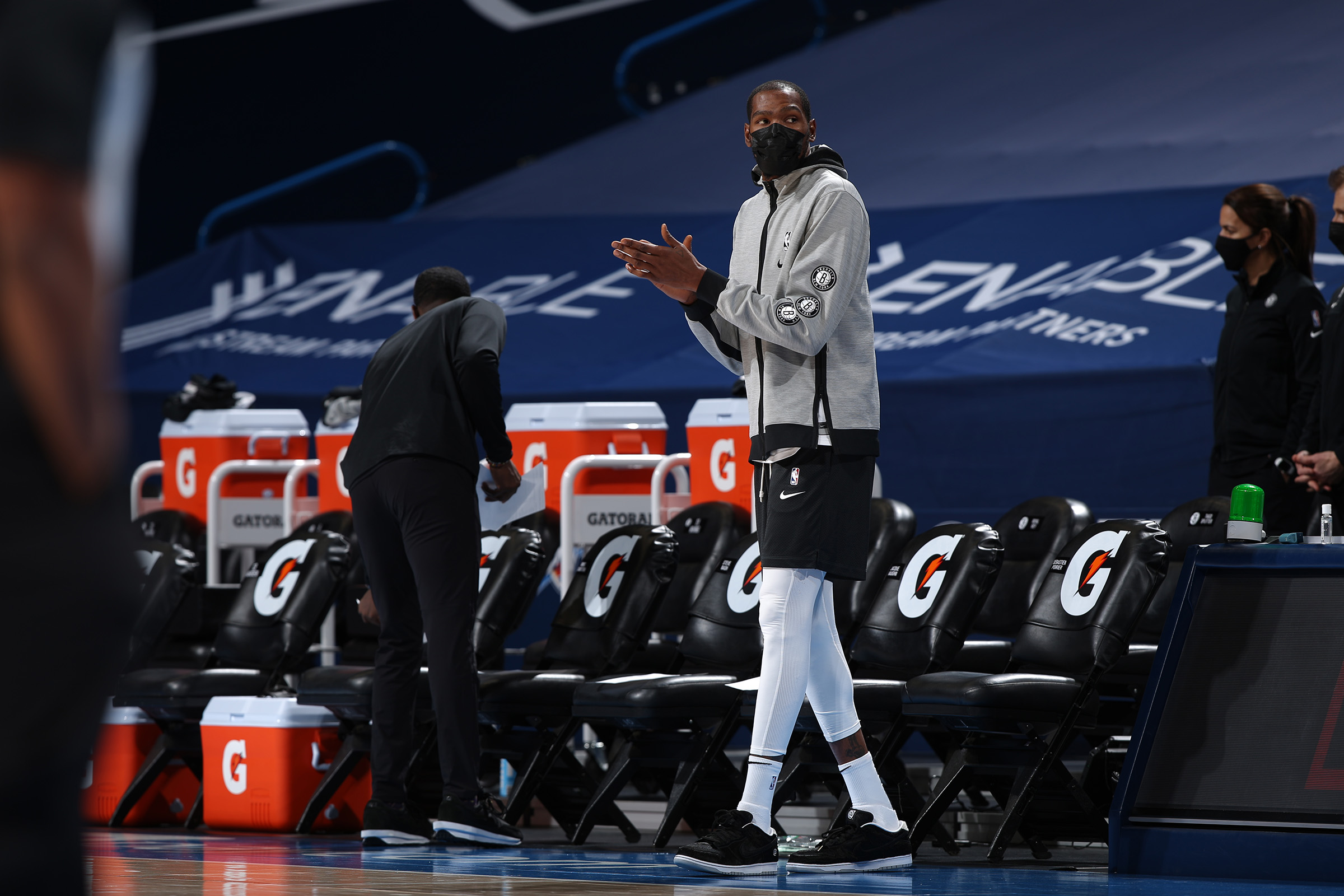 重返欧洲！官方：41岁巴西中卫蒂亚戈·席尔瓦自由身加盟波尔图（官方宣布：41岁巴西中卫蒂亚戈·席尔瓦以自由身签约波尔图，重返欧洲赛场）