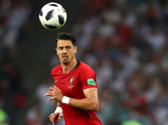 篮球赛事亮点：NCAA加时赛绝杀瞬间（篮坛焦点时刻：NCAA加时压哨绝杀）