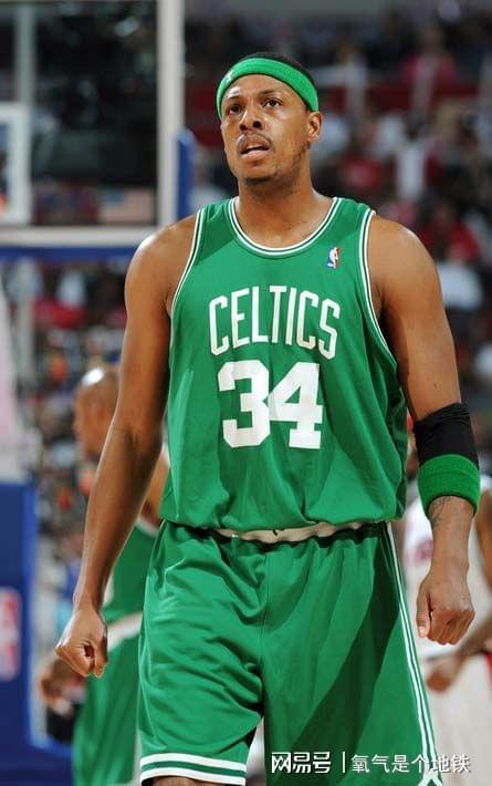 今日专访：杨腾飞——深圳一战中抢下致胜前场板的篮球新秀（独家专访：杨腾飞——深圳之战抢下致胜前场篮板的潜力新秀）