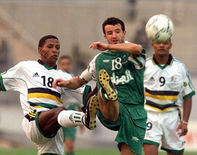 维拉晒海报预热欧联杯：欧联杯比赛日，我们回来了！（维拉发布海报为欧联预热：比赛日，我们回归！）