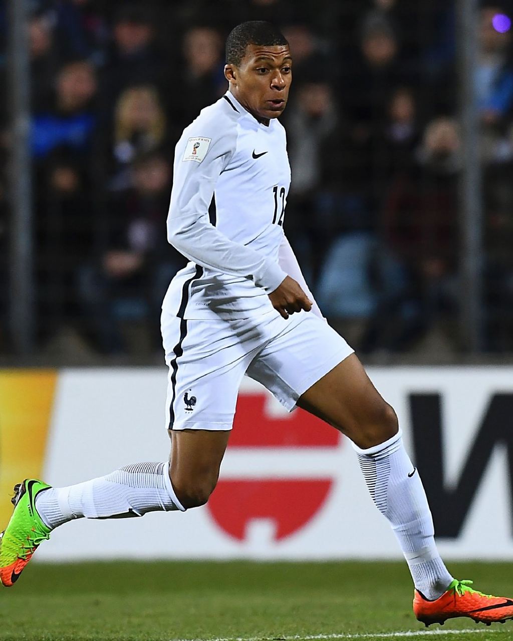 每体：拉菲尼亚伤愈复出在即，有望入选对阵毕包的大名单（每体：拉菲尼亚即将伤愈回归，或将进入对阵毕包的大名单）