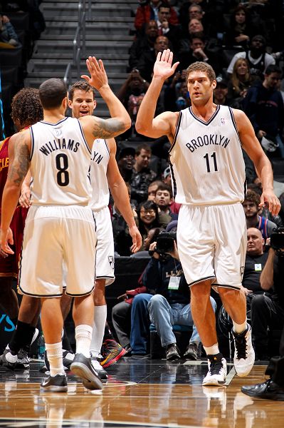 西甲：巴萨客场3-1战胜赫罗纳（西甲客场告捷：巴萨3-1力克赫罗纳）